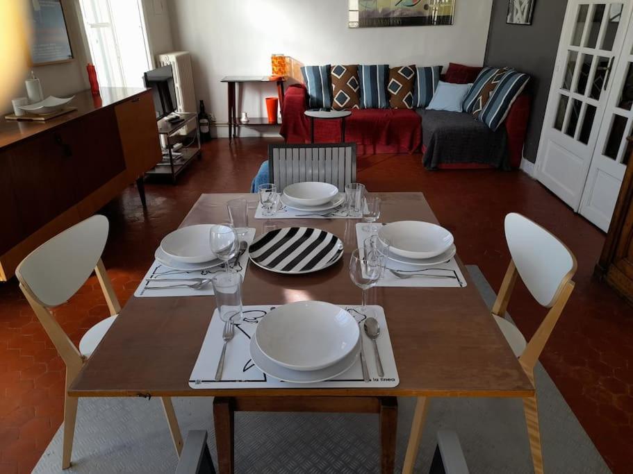 Les 7 Balcons, Comedie-gare, Parking, Spacieux Lumineux Appt Haussmannien Apartment